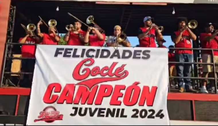 El equipo campeón fue recibido por la fanaticada. Foto: Cortesía El equipo campeón fue recibido por la fanaticada. Foto: Cortesía