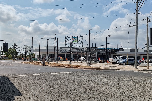 La Mitra experimenta un auge de la actividad comercial que abarca la construcción de centros comerciales, lo cual está transformado la cara de corregimiento de Playa Lona. Foto. Eric Montenegro La Mitra experimenta un auge de la actividad comercial que abarca la construcción de centros comerciales, lo cual está transformado la cara de corregimiento de Playa Lona. Foto. Eric Montenegro