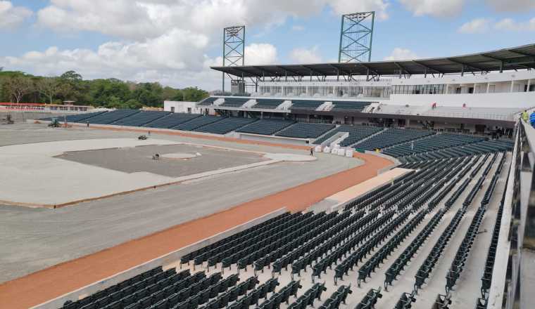 Las gradas y terreno de juego del estadio. Foto: Eric Montenegro Las gradas y terreno de juego del estadio. Foto: Eric Montenegro