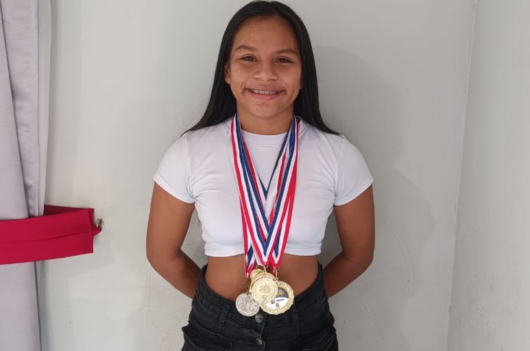 lucha-win_0.jpg Hillary Pineda se coronó como campeona nacional en los juegos juveniles de lucha olímpica. Foto: Melquiades Vásquez.