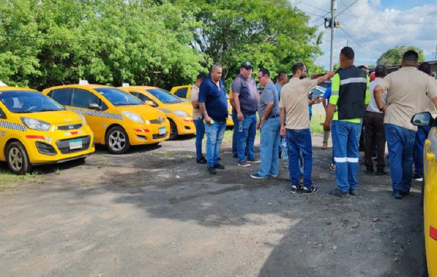 Las cuatro concesionarias de taxi que operan en La Chorrera suman más de tres mil vehículos. Foto. Eric Montenegro Las cuatro concesionarias de taxi que operan en La Chorrera suman más de tres mil vehículos. Foto. Eric Montenegro