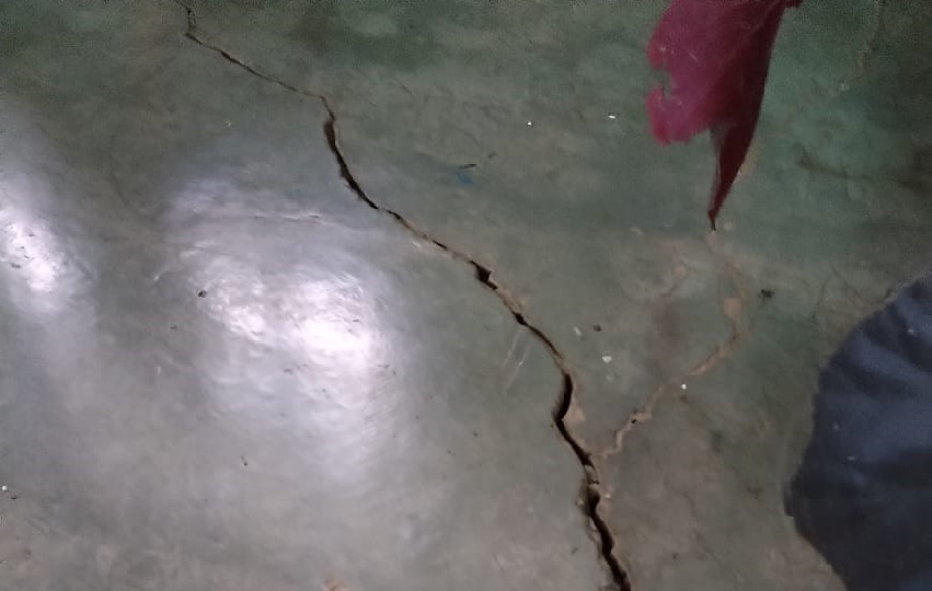 Se encontraron algunos pisos rajados. Se encontraron algunos pisos rajados.