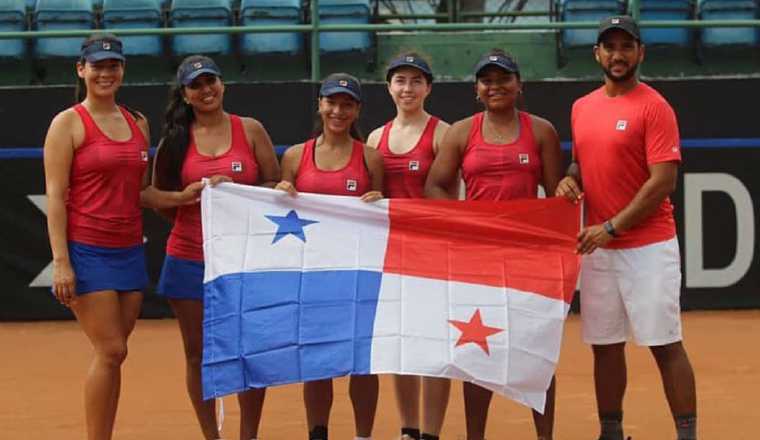 Rosaline Chávez, Yanisek Gómez, Karla Ching Anna Castañeda, equipo femenino de Panamá. Foto; Cortesía Rosaline Chávez, Yanisek Gómez, Karla Ching Anna Castañeda, equipo femenino de Panamá. Foto; Cortesía