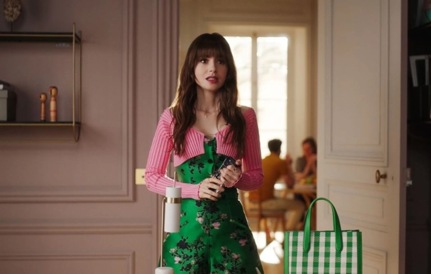 'Emily en París' está en segundo lugar a nivel local. Foto: Netflix 'Emily en París' está en segundo lugar a nivel local. Foto: Netflix