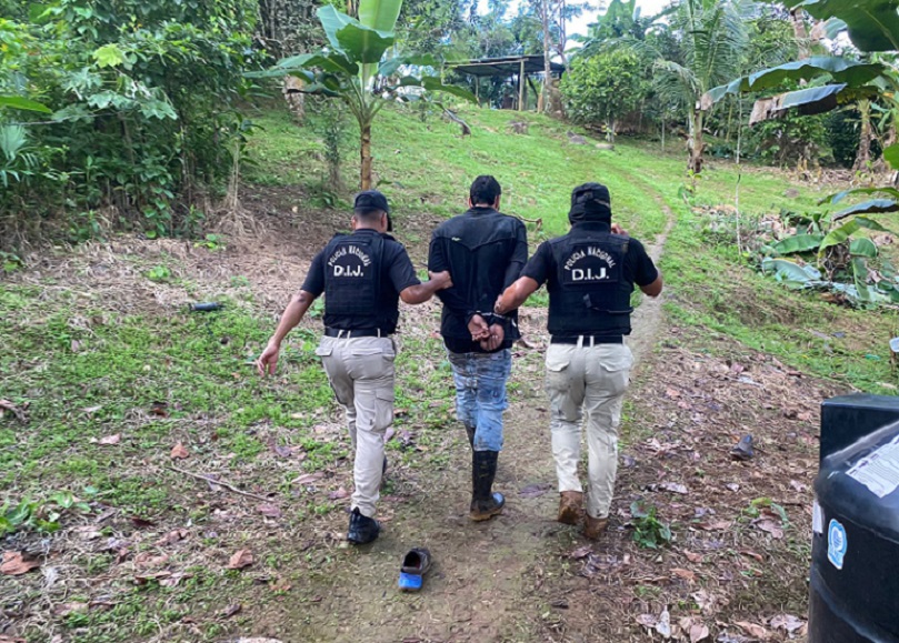 capturado-homicidio_0.jpg Entre los aprehendidos figuran dos adolescentes vinculados a hechos de Homicidios y Tentativa de Homicidio. Foto: Diomedes Sánchez