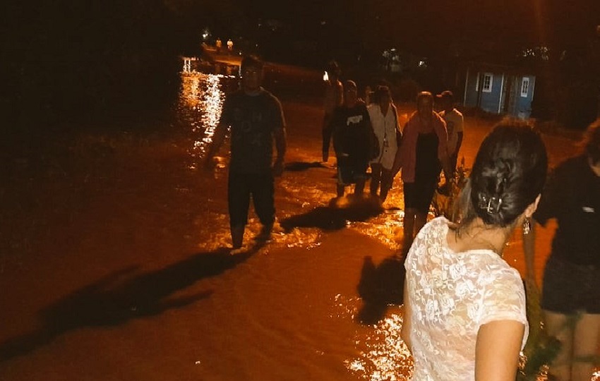 Hubo evacuaciones en cayuco en el área de Coclé del Norte. Foto. Sinaproc. Hubo evacuaciones en cayuco en el área de Coclé del Norte. Foto. Sinaproc.
