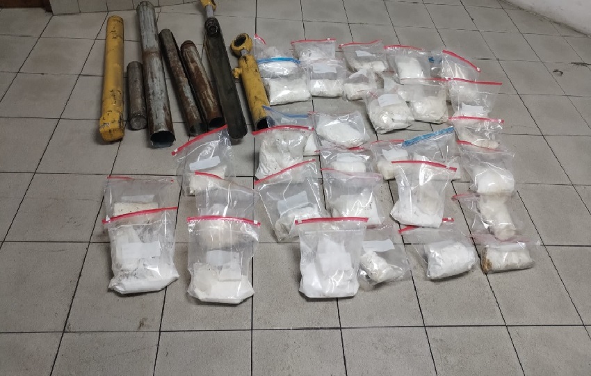 La droga en Cpolón fue encontrada en varios cilindros. Foto. PGN La droga en Cpolón fue encontrada en varios cilindros. Foto. PGN