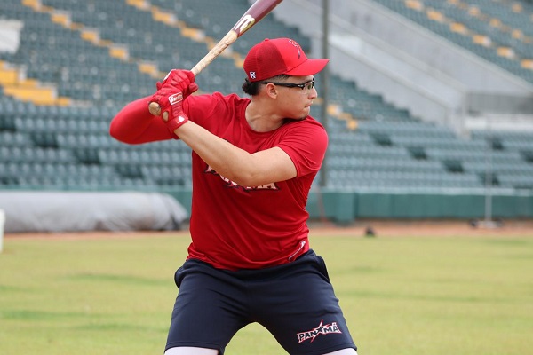 Adrián Sugastey es un receptor prospecto de los Gigantes de San Francisco. Foto: Fedebeis Adrián Sugastey es un receptor prospecto de los Gigantes de San Francisco. Foto: Fedebeis