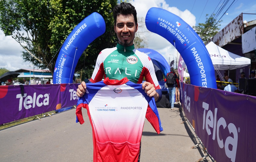Bolívar Espinosa, líder de la Vuelta Ciclística Internacional a Chiriquí. Foto: Pandeportes Bolívar Espinosa, líder de la Vuelta Ciclística Internacional a Chiriquí. Foto: Pandeportes