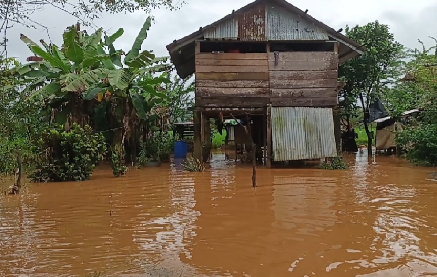 Varias casas se vieron afectadas por el ingreso del agua. Foto. Melquiades Vásquez Varias casas se vieron afectadas por el ingreso del agua. Foto. Melquiades Vásquez