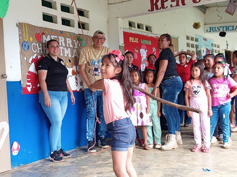 reyes-magos_0.jpg Se efectuó la tradicional ruptura de piñatas para los más pequeños. Foto: Diómedes Sánchez