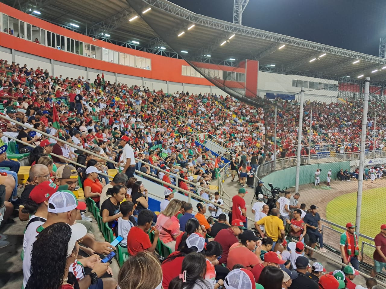 Coclé ganó a Chiriquí, ante un lleno completo en el estadio Kenny Serracín de David. Foto: Cortesía Coclé ganó a Chiriquí, ante un lleno completo en el estadio Kenny Serracín de David. Foto: Cortesía