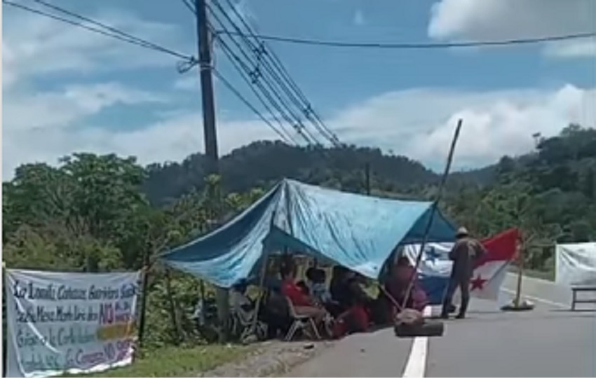 Desde hace unas tres semanas la provincia de Bocas del Toro se encuentra cerrada enmás de 25 puntos sin permitir la entrada ni salida de vehículos ni productos. Foto. Archivo Desde hace unas tres semanas la provincia de Bocas del Toro se encuentra cerrada enmás de 25 puntos sin permitir la entrada ni salida de vehículos ni productos. Foto. Archivo