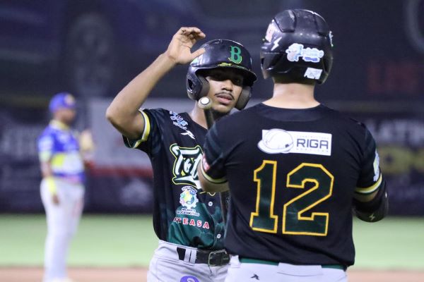 Coclé y Bocas del Toro inician la serie final en el béisbol mayor en el Rod Carew. Foto: Fedebeis Coclé y Bocas del Toro inician la serie final en el béisbol mayor en el Rod Carew. Foto: Fedebeis
