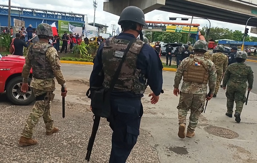 En veraguas, se protagonizaron dos actos de represión por parte de las unidades de control de multitudes en contra manifestantes. Foto. Melquíades Vásquez En veraguas, se protagonizaron dos actos de represión por parte de las unidades de control de multitudes en contra manifestantes. Foto. Melquíades Vásquez