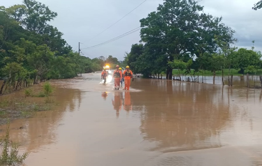 Se informó que en esta región del país el fuerte aguacero duró más de 40 minutos. Foto.Melquiades Vásquez Se informó que en esta región del país el fuerte aguacero duró más de 40 minutos. Foto.Melquiades Vásquez