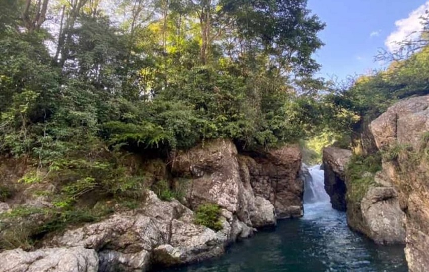 Nacionales y extranjeros pueden disfrutar de las relajantes aguas de sus ríos. Foto. Diómedes Sánchez Nacionales y extranjeros pueden disfrutar de las relajantes aguas de sus ríos. Foto. Diómedes Sánchez