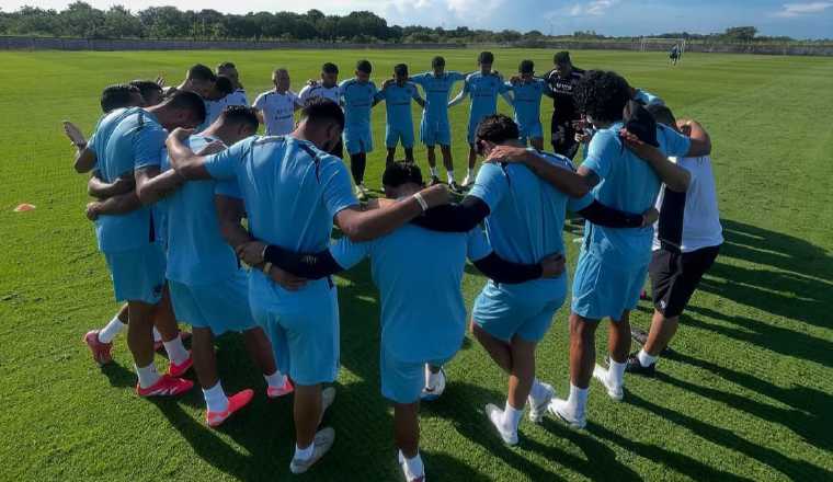 Jugadores del Diriangén en los entrenamientos en la cancha del Virgilio Andrión en Penonomé. Foto: Instagram. Jugadores del Diriangén en los entrenamientos en la cancha del Virgilio Andrión en Penonomé. Foto: Instagram.
