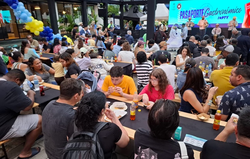 El “Pasaporte Gastronómico” no solo fortaleció el intercambio cultural, sino que también incentivó la economía local. Foto: Cortesía El “Pasaporte Gastronómico” no solo fortaleció el intercambio cultural, sino que también incentivó la economía local. Foto: Cortesía