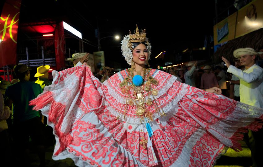 La reina del Festival Nacional de la Mejorana, Lourdes Esquivel Cedeño. Foto: EFE La reina del Festival Nacional de la Mejorana, Lourdes Esquivel Cedeño. Foto: EFE