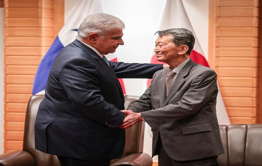 Panamá entrega reconocimiento a destacas figuras japonesas. Foto: Cortesía Panamá entrega reconocimiento a destacas figuras japonesas. Foto: Cortesía