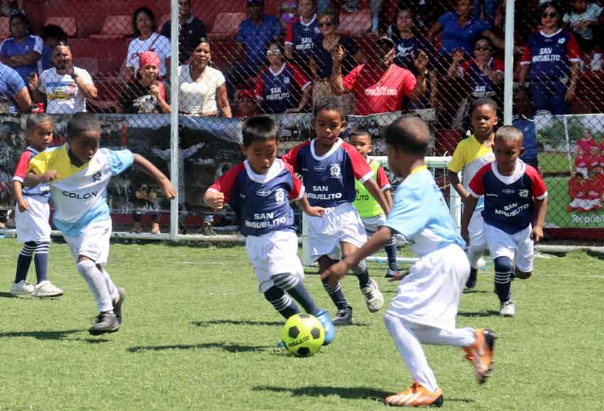 futbol-_preescolar-_colon-_campeon-_5_estrellas_2.jpg futbol-_preescolar-_colon-_campeon-_5_estrellas_2.jpg