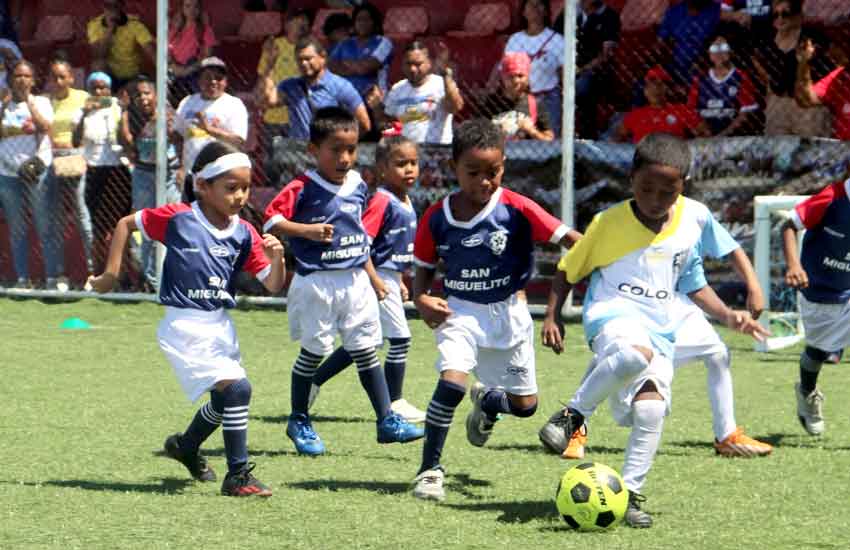 futbol-_preescolar-_colon-_campeon-_5_estrellas_3.jpg futbol-_preescolar-_colon-_campeon-_5_estrellas_3.jpg