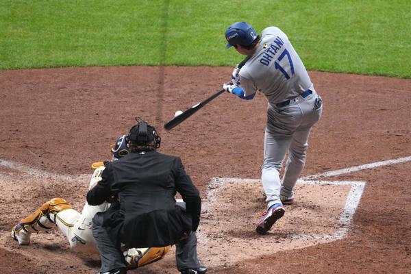 Shohei Ohtani, de los Dodgers, en la caja de bateo ante los Cerveceros. Foto: EFE Shohei Ohtani, de los Dodgers, en la caja de bateo ante los Cerveceros. Foto: EFE
