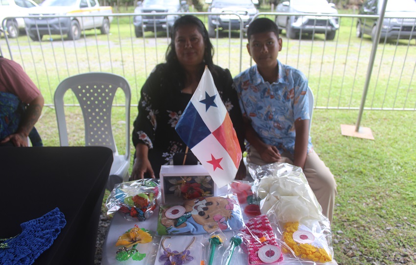 Los emprendedores presentan lo mejor de sus prendas de vestir, alimentos entre otra cosas. Foto. Diómedes Sanchez Los emprendedores presentan lo mejor de sus prendas de vestir, alimentos entre otra cosas. Foto. Diómedes Sanchez