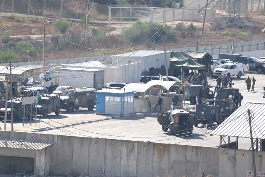 Fuerzas israelíes se preparan para liberar a los prisioneros palestinos en una prisión en Ramala.. Foto EFE Fuerzas israelíes se preparan para liberar a los prisioneros palestinos en una prisión en Ramala.. Foto EFE