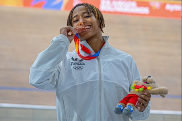 Yusneiry Agrazal, muestra la medalla de bronce. Foto: COP Yusneiry Agrazal, muestra la medalla de bronce. Foto: COP
