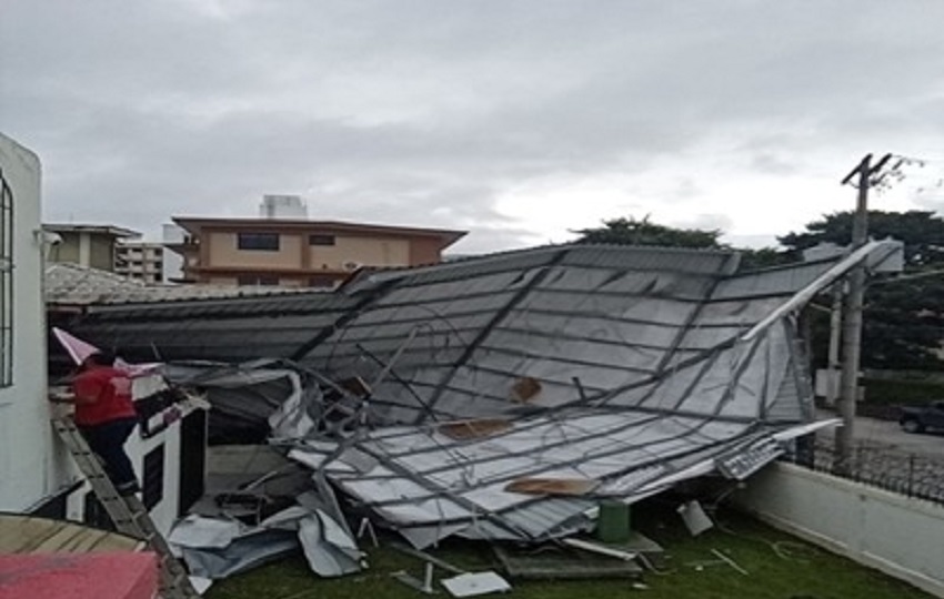 En la provincia de Colón, se reportaron desprendimientos de techos y obstrucción de vías por caída de árboles y deslizamientos. En la provincia de Colón, se reportaron desprendimientos de techos y obstrucción de vías por caída de árboles y deslizamientos.