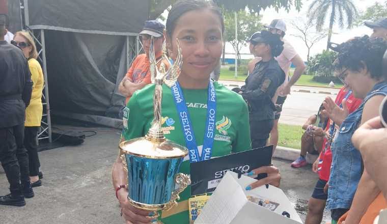 Palmenia Agudelo se lleva el título en la rama femenina en el Maratón Internacional de Panamá. Foto: Jaime Chávez Palmenia Agudelo se lleva el título en la rama femenina en el Maratón Internacional de Panamá. Foto: Jaime Chávez