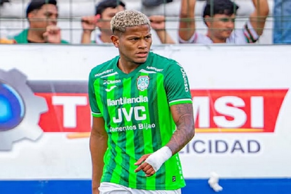 Iván Anderson salió lesionado del partido entre Marathón y Platense. Foto: Instagram Iván Anderson salió lesionado del partido entre Marathón y Platense. Foto: Instagram