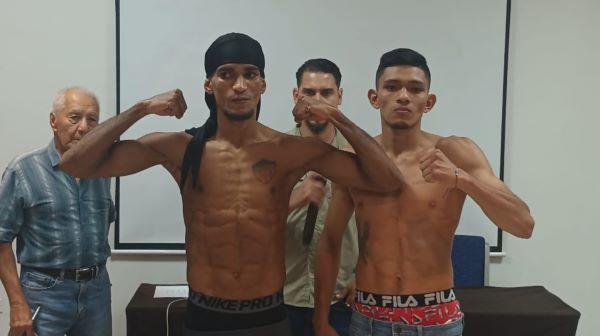 Maximiliano Bonilla (der:) y al colombiano Jhoyner Cervera en el pesaje. Foto: Melquíades Vásquez .- Maximiliano Bonilla (der:) y al colombiano Jhoyner Cervera en el pesaje. Foto: Melquíades Vásquez .-