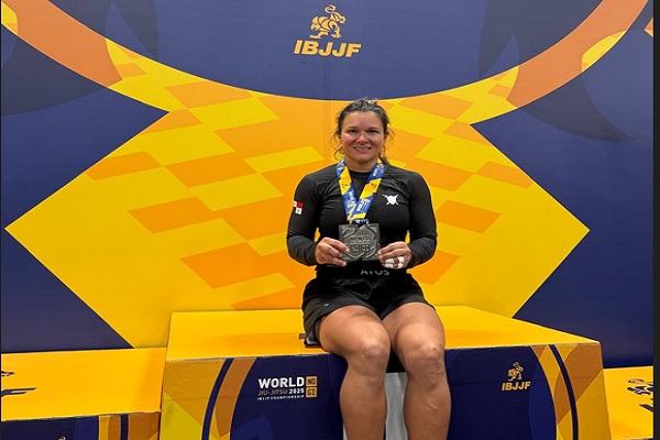Jennisín Rosanía con la medalla de plata en el Mundial de Jiu Jitsu. Foto: Cortesía Jennisín Rosanía con la medalla de plata en el Mundial de Jiu Jitsu. Foto: Cortesía