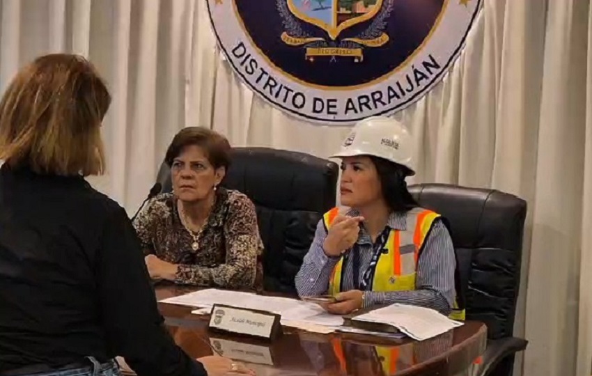 Luzdenia Oliver, presidenta del concejo, explicó que en la reunión se aclaró que, aun cuando se escuchó el planteamiento de la alcaldesa Peñalba, la exoneración de impuestos es potestad de los ediles. Foto. Eric Montenegro Luzdenia Oliver, presidenta del concejo, explicó que en la reunión se aclaró que, aun cuando se escuchó el planteamiento de la alcaldesa Peñalba, la exoneración de impuestos es potestad de los ediles. Foto. Eric Montenegro