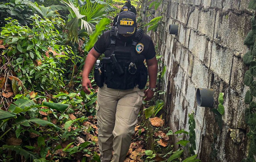 Kenneth Quintero De Sedas, de 21 años, iba caminando cuando fue sorprendido por un sujeto que le efectuó varios disparos.