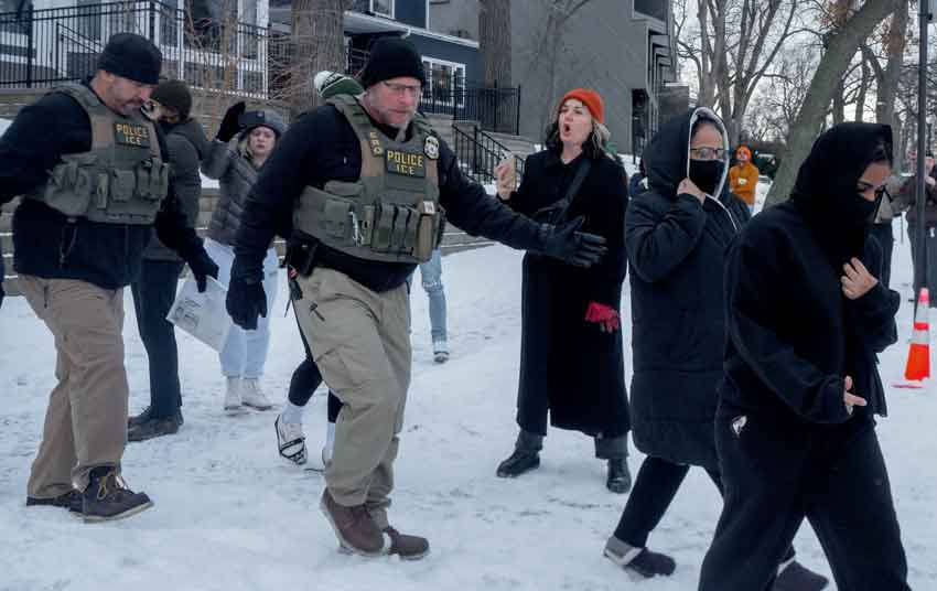 ice-mata-protesta.jpg