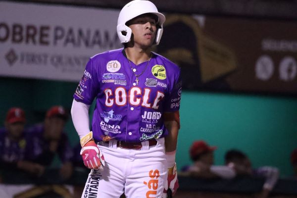 Ricardo Acosta, llegó al club de 100 imparables en el béisbol juvenil. Foto: Fedebeis