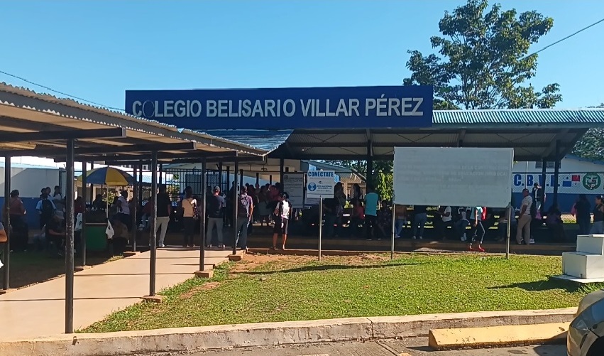 Vladimir Olave, supervisor regional del Ministerio de Educación, dijo que que más del 90% de los docentes ya se encuentran en las aulas atendiendo a los estudiantes. Foto. Melquíades Vásquez