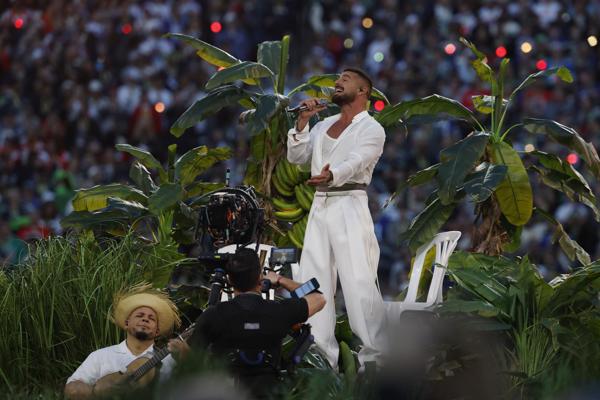 Ricky Martin apareció de sorpresa en en el Supero Bowl. Foto: EFE Ricky Martin apareció de sorpresa en en el Supero Bowl. Foto: EFE