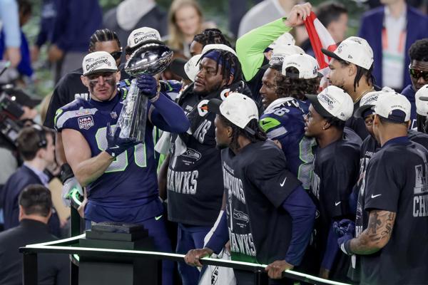 Jugadores de los Seahawks festejan ganar el Super Bowl. Foto: EFE