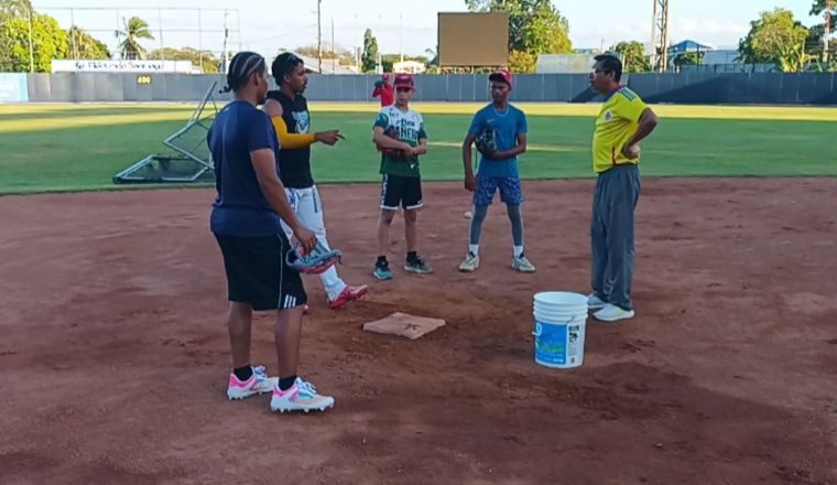 El equipo de Veraguas entrena en el estadio Omar Torrijos. Foto: Melquiades Vásquez A. El equipo de Veraguas entrena en el estadio Omar Torrijos. Foto: Melquiades Vásquez A.