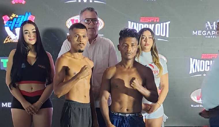 Carlos 'Gallero' Rodríguez 7-0-2 (2 KO) va contra el chorrerano Leroy 'Sensacional' Estrada . Foto: Jaime Chávez Carlos 'Gallero' Rodríguez 7-0-2 (2 KO) va contra el chorrerano Leroy 'Sensacional' Estrada . Foto: Jaime Chávez