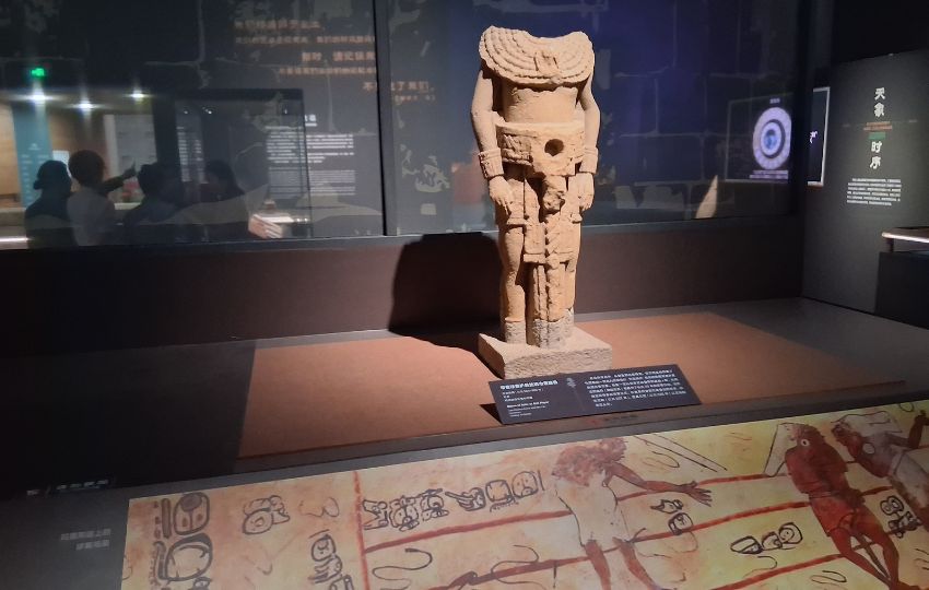 Escultura de piedra maya. 