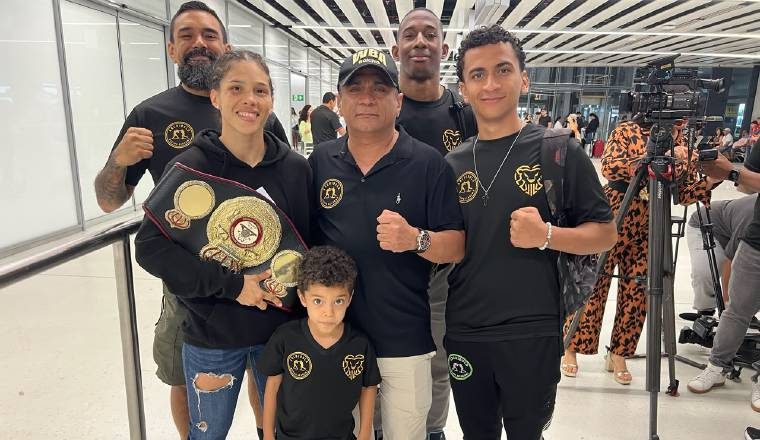 Nataly Delgado es recibida en el Aeropuerto Internacional de Tocumen. Foto: Cortesía/Aurelio Ortiz Nataly Delgado es recibida en el Aeropuerto Internacional de Tocumen. Foto: Cortesía/Aurelio Ortiz