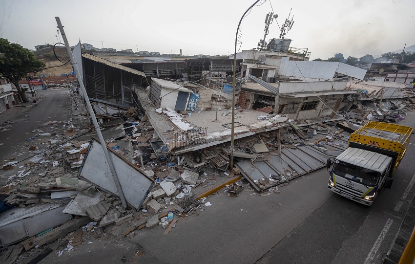Fueron dos temblores seguidos los que causaron el derrumbe de edificaciones.