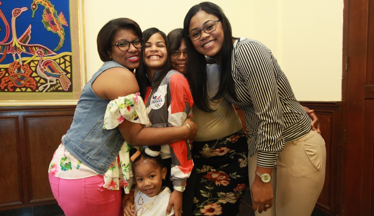 6- Candelo agregó que el apoyo de su familia ha sido importante. 6- Candelo agregó que el apoyo de su familia ha sido importante. Anayansi Gamez