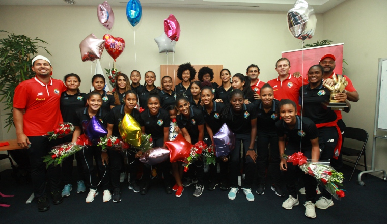 Selección femenina de fútbol. Selección femenina de fútbol. Anayansi Gamez